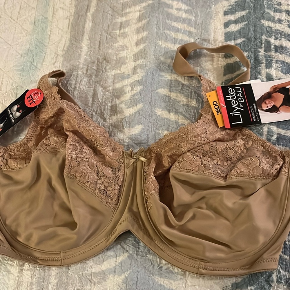 New Lilyette unlined, underwire minimizer, bra. Size 36DD.